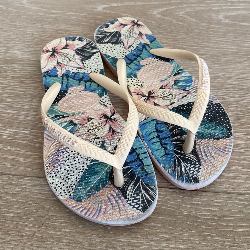 Havaianas pink flip flop sandals! Girls Size 29